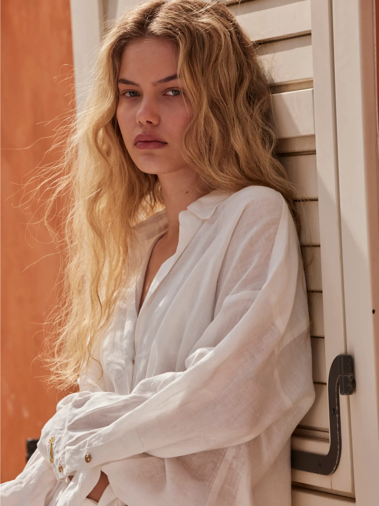 Buttoned linen shirt