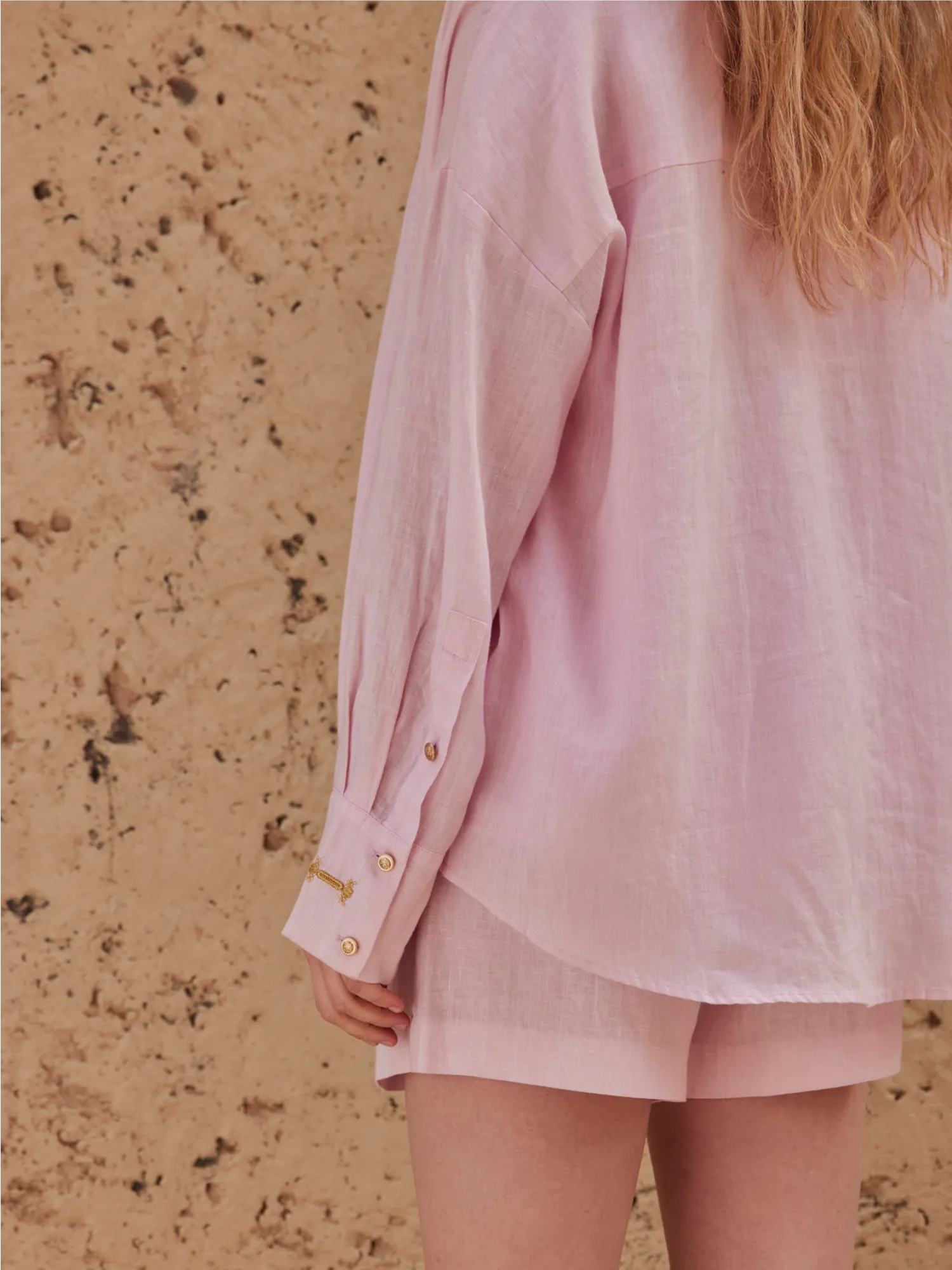 Buttoned linen shirt